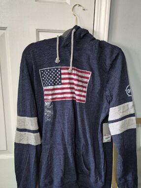Colosseum Men's Hoodie in Navy‎ and Light Gray